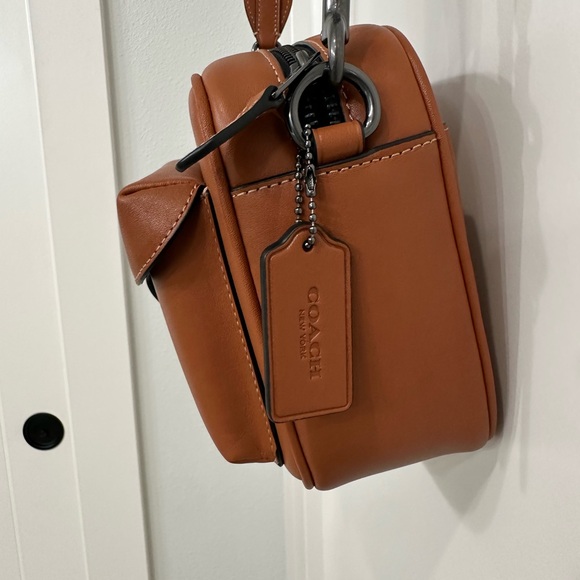 Coach Warner Tan Leather Crossbody Messenger with Front Buckle - Picture 5 of 10